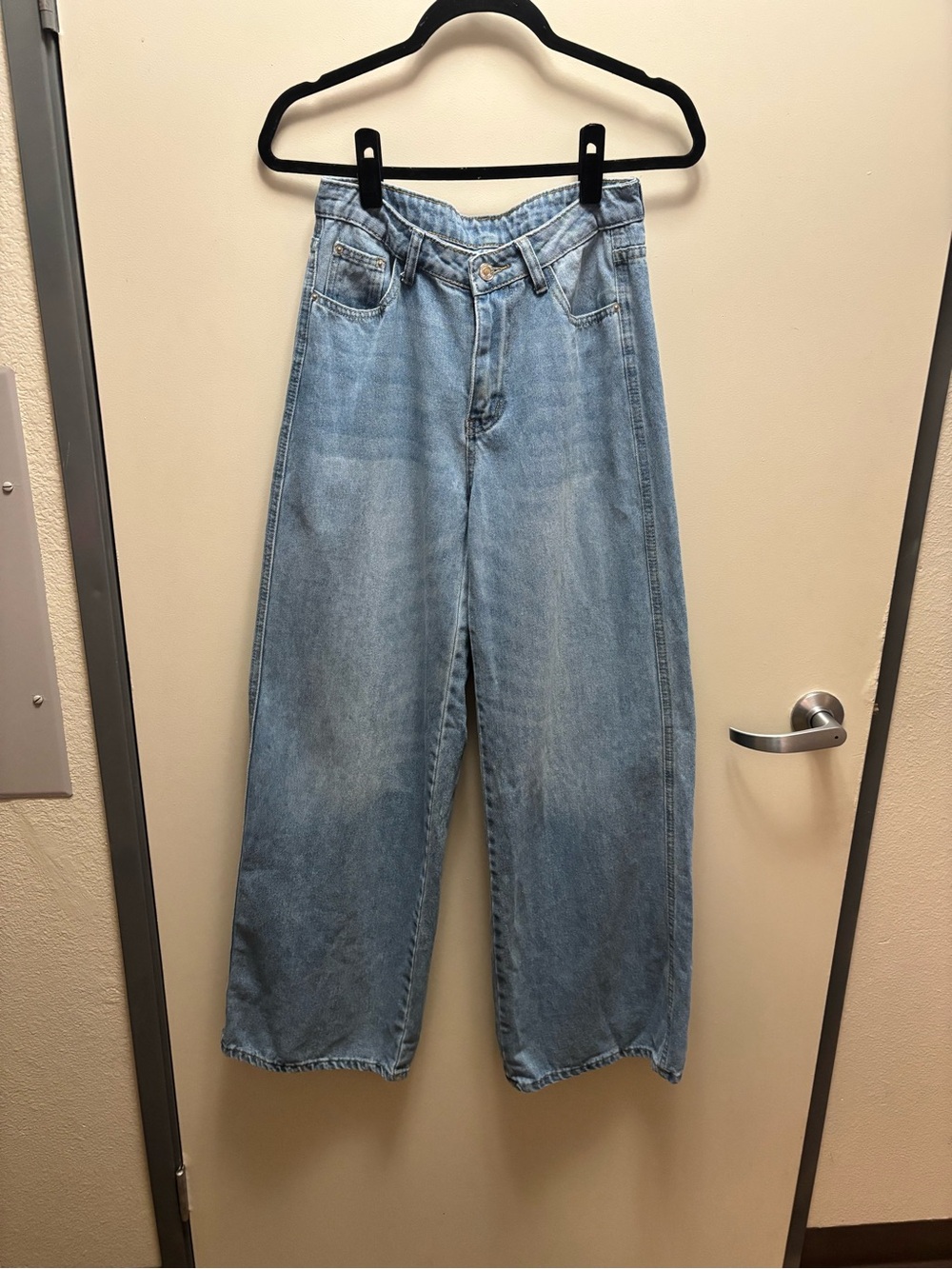 Light Blue Wide Leg Women’s Jeans size 4 (0175)